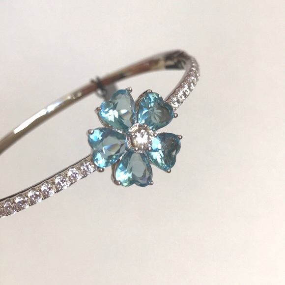 🎉HP🎉NINA Ady Pavé Heart Petal Bracelet - Picture 3 of 6